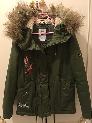 Bershka haki kürklü parka mont