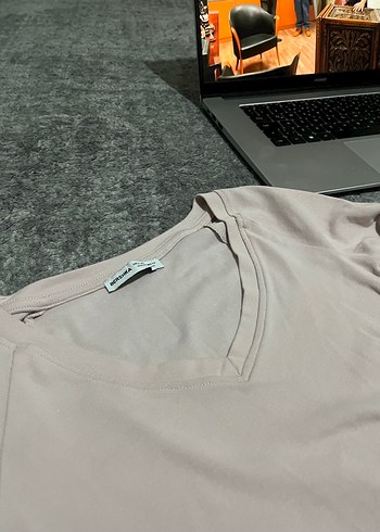 Bershka V Yaka Düğmeli Hamile Gömleği - Görsel 7