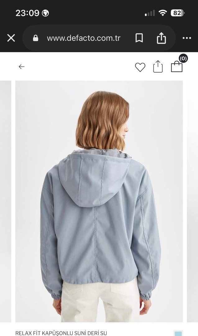 Mavi Kapüşonlu Yağmurluk - Görsel 2