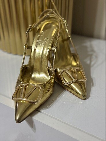 Ayakkabı prensi gold stiletto