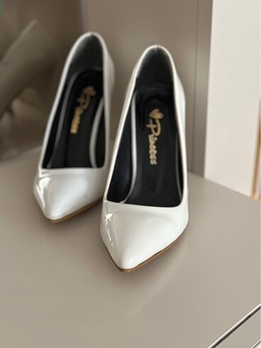 Beyaz stiletto