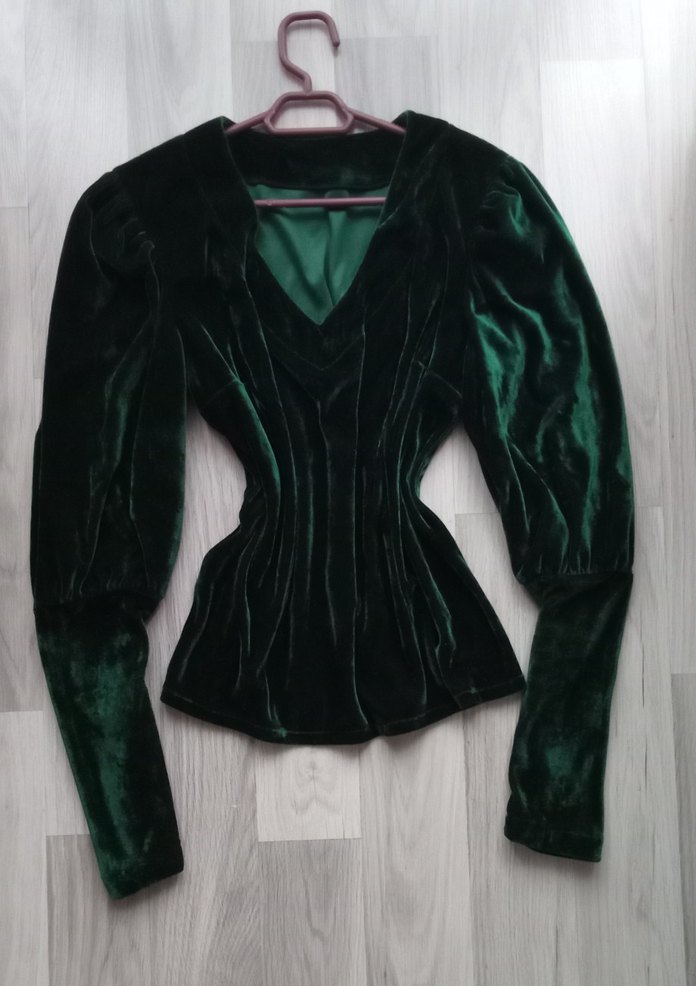 Yeşil Kadife V Yakalı Gotik Bluz - Görsel 2