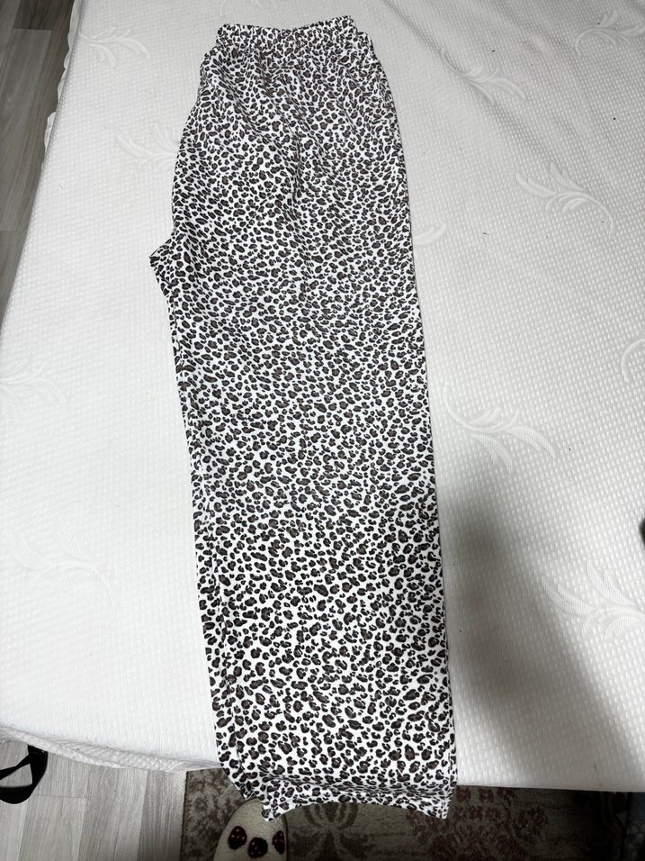 Kadın Beyaz Yılan Desenli Piliseli Bol Pantolon - Görsel 2