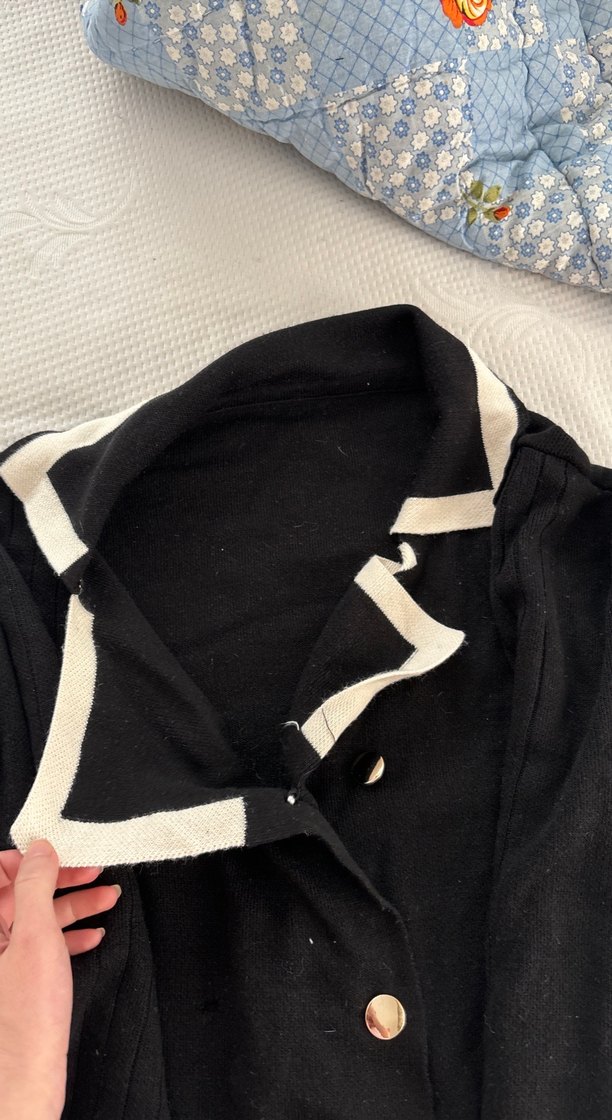 Düğmeli Siyah örme üst - Görsel 3