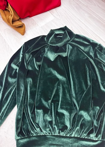 Parlak Yeşil Uzun Kollu Kadife Bluz - Görsel 2