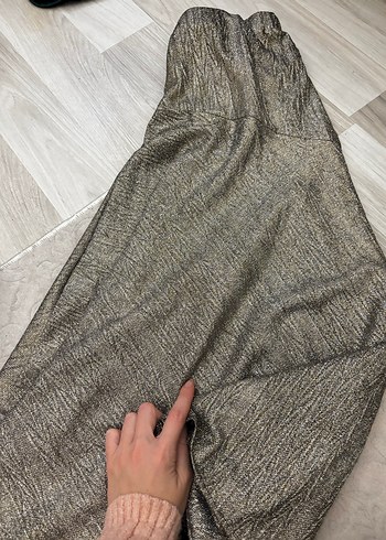 Altın Renkli Parlak etek - Görsel 3