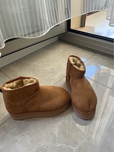 Ugg Ugg bot