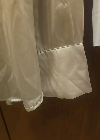 Düğmeli Bej Saten Kadın Gömlek - Görsel 2