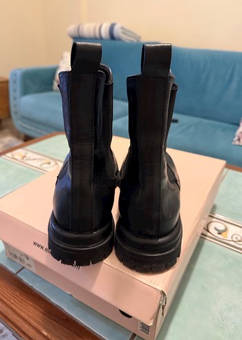 Siyah Elle Marka Kadın Bot - Görsel 2