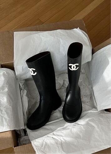 Chanel çizme