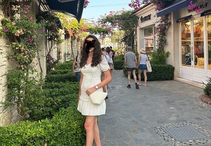 Beyaz elbise