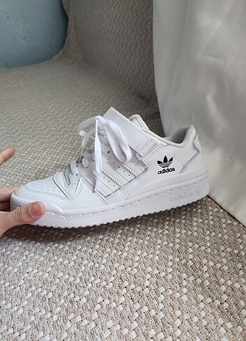 Adidas forum low