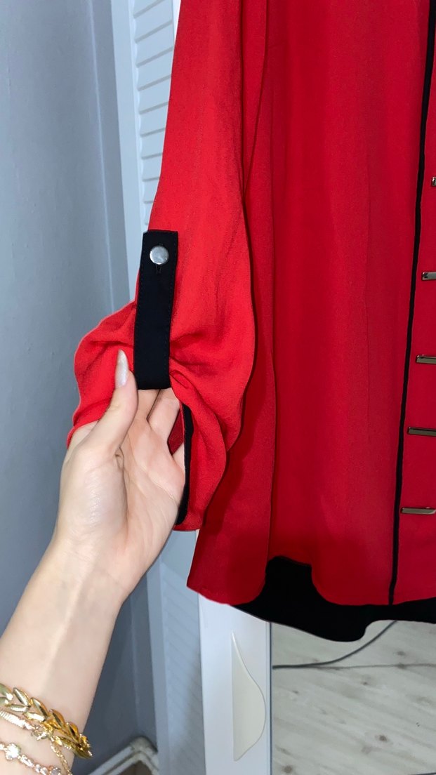 Düğmeli Kırmızı Hamile Bluzu - Görsel 2