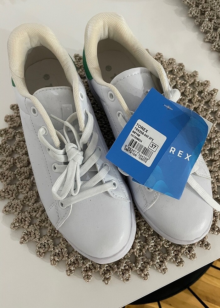 Beyaz spor ayakkabı - Görsel 2