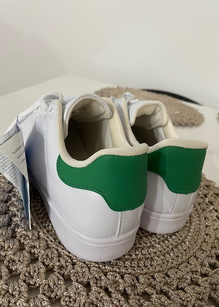 Beyaz spor ayakkabı - Görsel 4