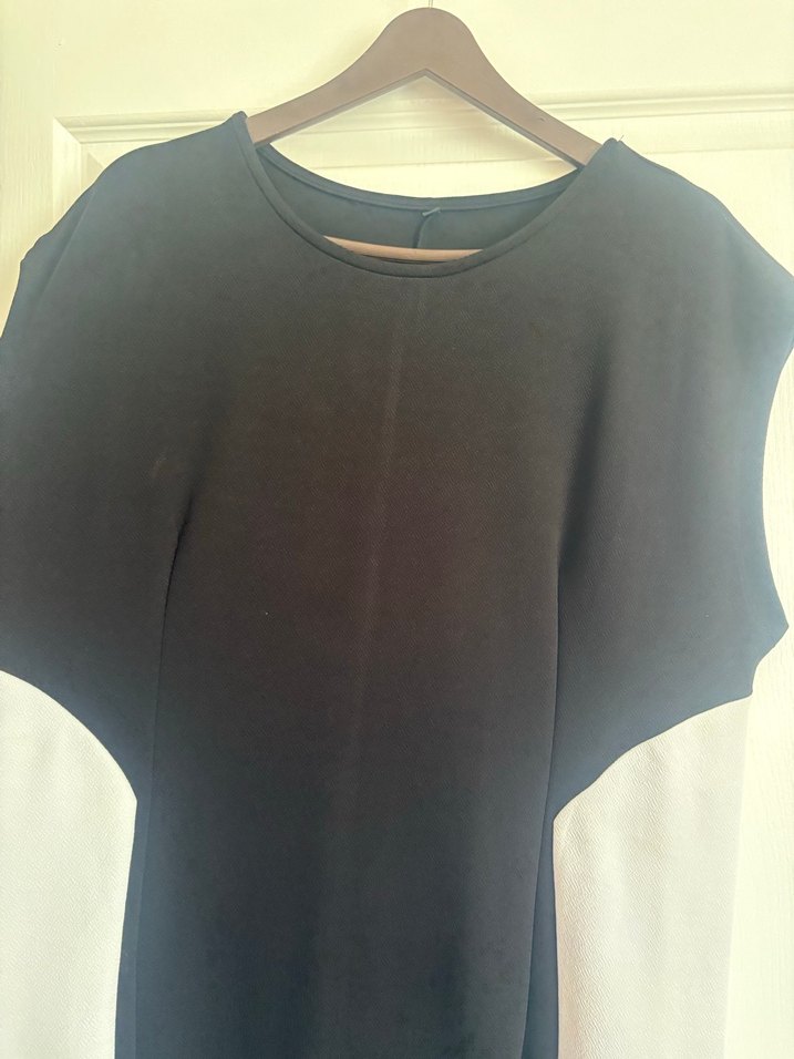 Siyah-Beyaz Drapeli Kolsuz Uzun Kalem Elbise - Görsel 2