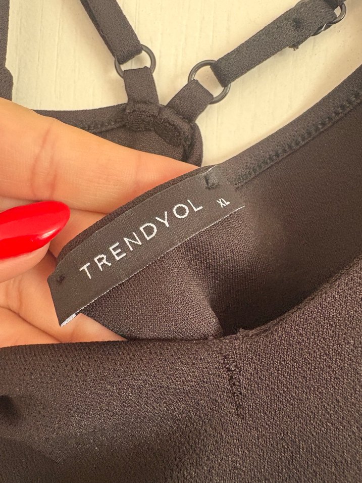 Siyah Uzun Askılı V Yaka Fırfırlı Elbise - Görsel 5