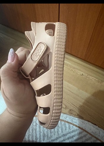 Kız Çocuk Bej Tokalı Kauçuk Sandalet - Görsel 2