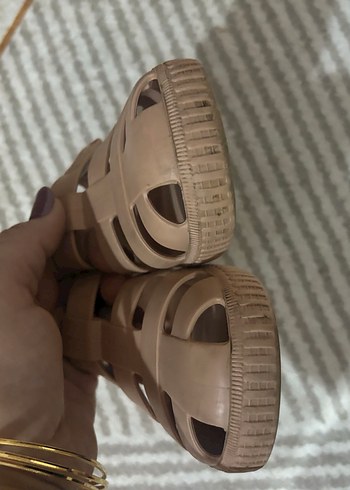 Kız Çocuk Bej Tokalı Kauçuk Sandalet - Görsel 3