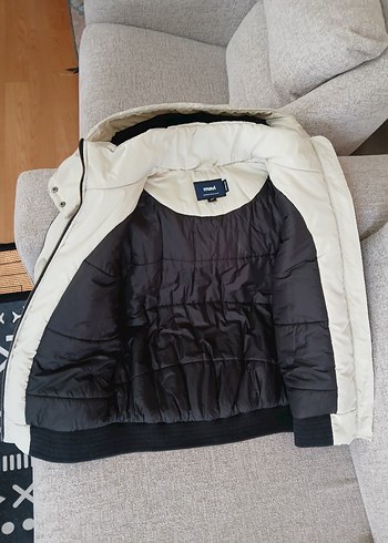 Siyah Detaylı Krem Şişme Mont (S Beden) - Görsel 5