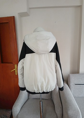 Siyah Detaylı Krem Şişme Mont (S Beden) - Görsel 9