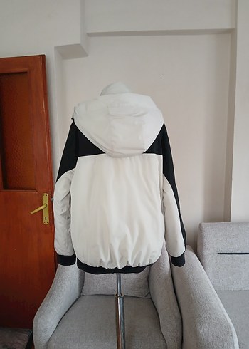 Siyah Detaylı Krem Şişme Mont (S Beden) - Görsel 12