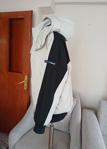 Siyah Detaylı Krem Şişme Mont (S Beden) - Görsel 13