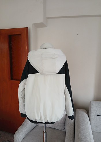 Siyah Detaylı Krem Şişme Mont (S Beden) - Görsel 3