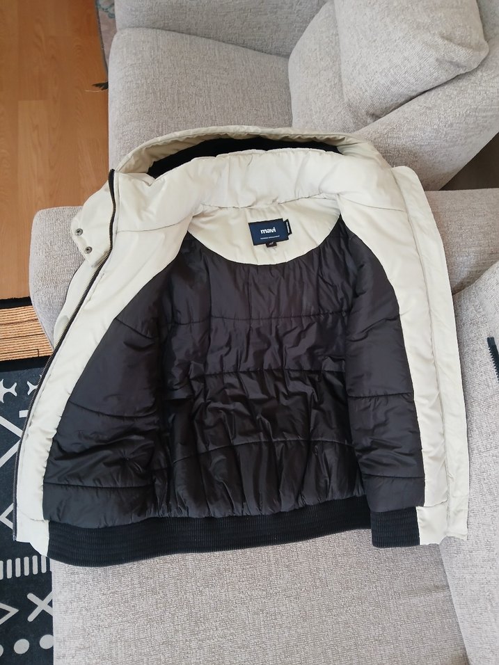 Siyah Detaylı Krem Şişme Mont (S Beden) - Görsel 5