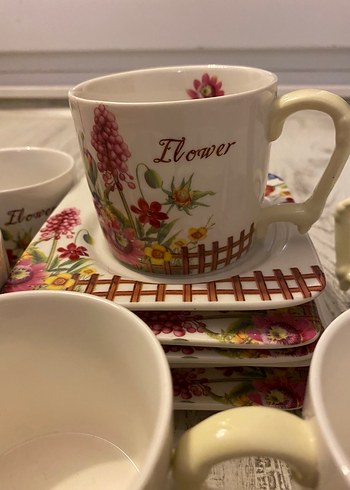 Çiçek Desenli Pastel Renkli Fincan ve Tabağı - Görsel 2