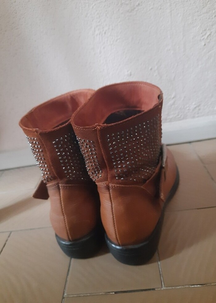 Yüzde yüz deri, içi ince Polar kumasli, el yapımı kaymaz taban, - Görsel 2