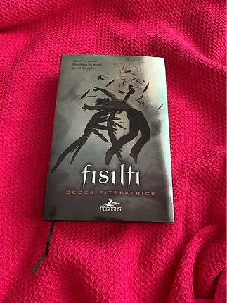 Hush Hush serisi fisilti kitap