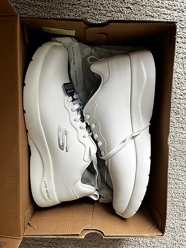 43 numara Sıfır Skechers Ayakkabı