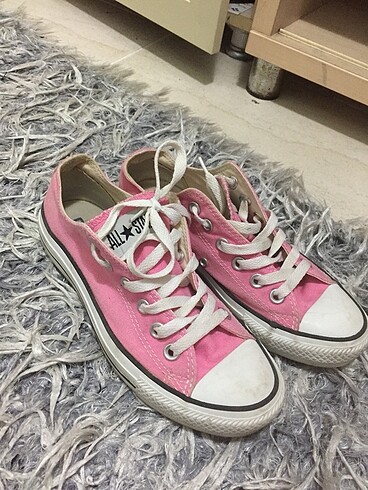 Pembe converse