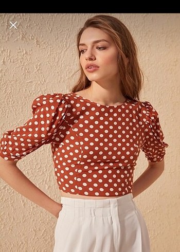 Trendyolmilla Puantiyeli Kısa Kollu Bluz crop