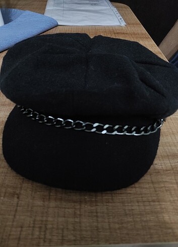 Bershka Siyah kaptan şapka