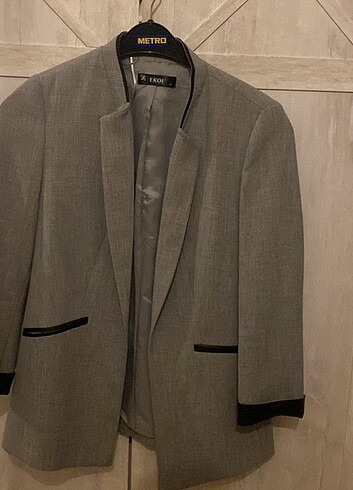 Ekol gri renk deri detaylı blazer ceket