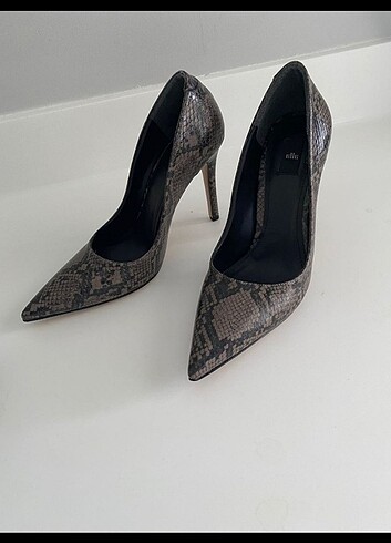Elle yılan derisi stiletto
