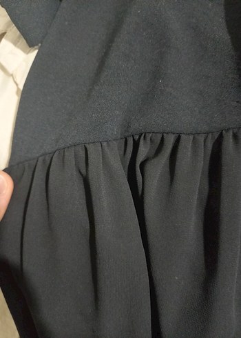 Siyah V Yakalı Uzun Volanlı Kadın Elbise - Görsel 3