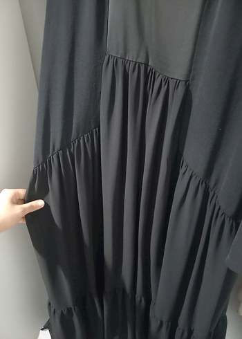 Siyah V Yakalı Uzun Volanlı Kadın Elbise - Görsel 2