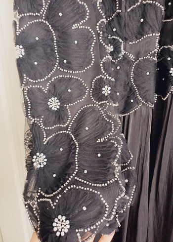 Siyah Nakışlı Uzun Kollu Piliseli Abiye Elbise - Görsel 3