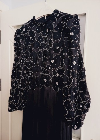 Siyah Nakışlı Uzun Kollu Piliseli Abiye Elbise - Görsel 2