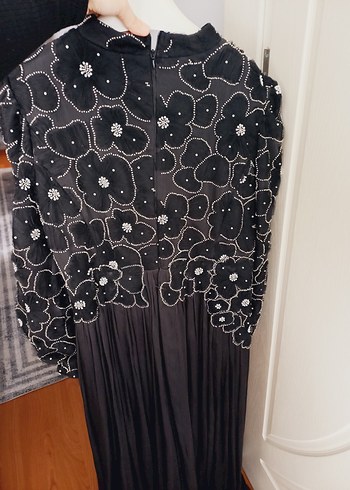 Siyah Nakışlı Uzun Kollu Piliseli Abiye Elbise - Görsel 4