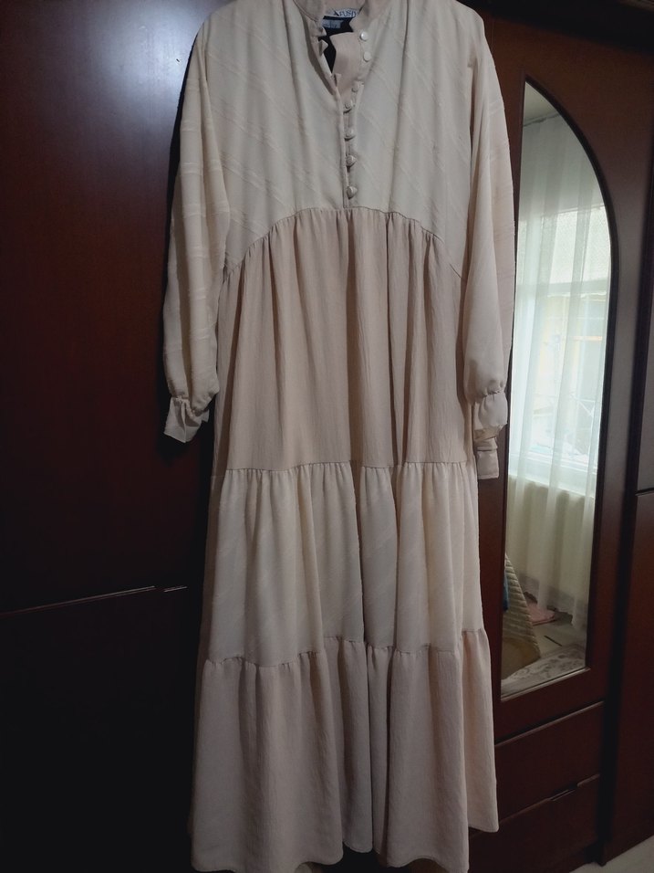 Bej Uzun Keten Elbise Düğmeli V Yaka - Görsel 2