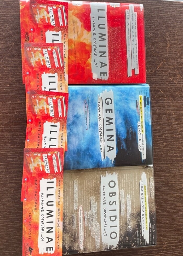 Illuminae Serisi - Görsel 2