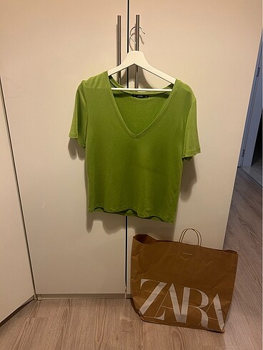 Butik ürünü Fıstık Yeşili T-shirt (XS)