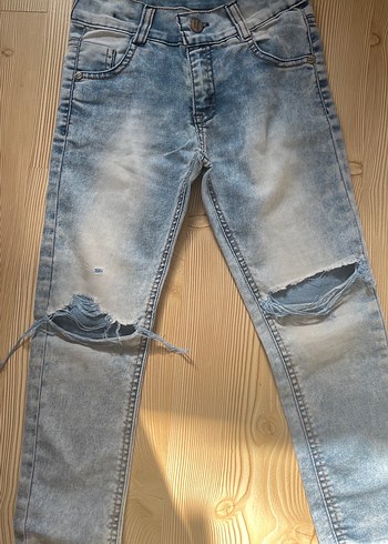Erkek Çocuk Mavi Denim Yırtık Pantolon