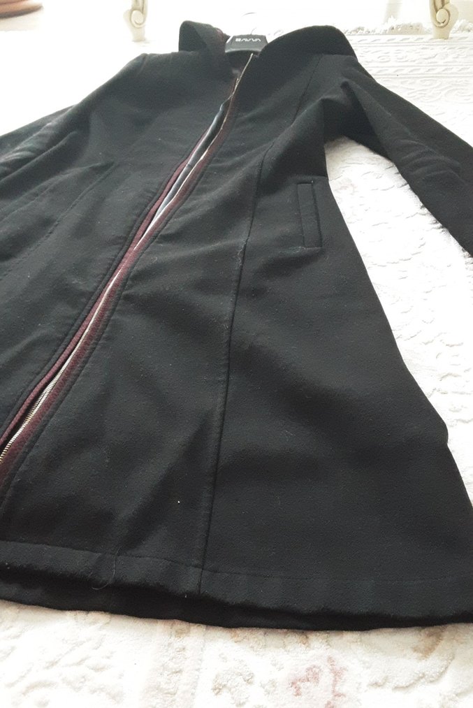 Siyah Fermuarlı Uzun Kadın Kaban - Görsel 4