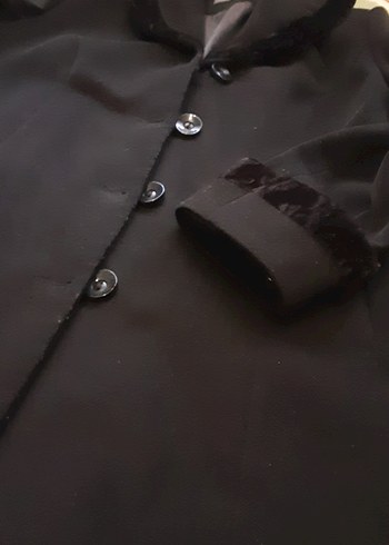 Siyah Kadın Kaban, Düğmeli ve Kürklü Yaka - Görsel 3