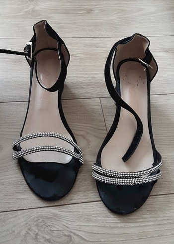 Siyah Parlak Yılan Desenli Tokalı Topuklu Kadın Ayakkabı - Görsel 2